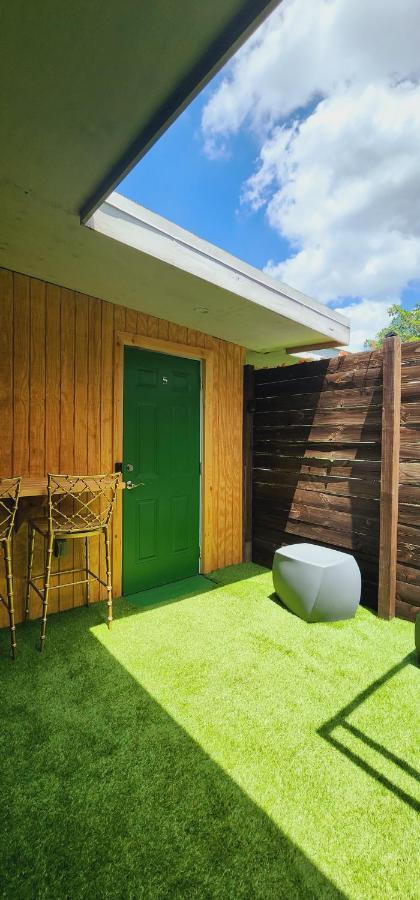 Private Aparment Studio In The Hard Of Miami Unit # 6 Opa-locka Kültér fotó